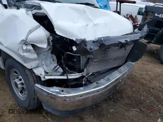 2023 GMC Savana z VIN 1GD07RF71P1194316, wystawiony jako Copart lot #83558024 z przebiegiem 13 340 mil mil oraz Szkoda całkowita • Salvage title. Historia ofert i sprzedaży dostępna na DreamBid. Obrazek 9.