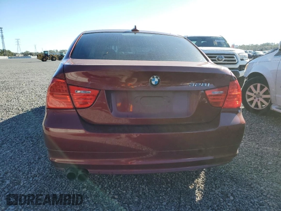 2011 BMW 3 Series 328i z VIN WBAPH7C57BE683468, wystawiony jako Copart lot #55508075 z przebiegiem 135 672 mil mil oraz Nie do naprawy • Non repairable. Historia ofert i sprzedaży dostępna na DreamBid. Obrazek 6.