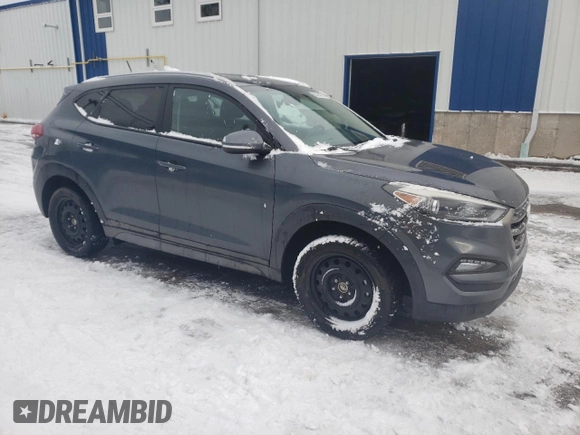 2016 Hyundai Tucson SE z VIN KM8J33A40GU184479, wystawiony jako Copart lot #83184724 z przebiegiem 150 732 mil mil oraz Czysty tytuł • Clean title. Historia ofert i sprzedaży dostępna na DreamBid. Obrazek 4.