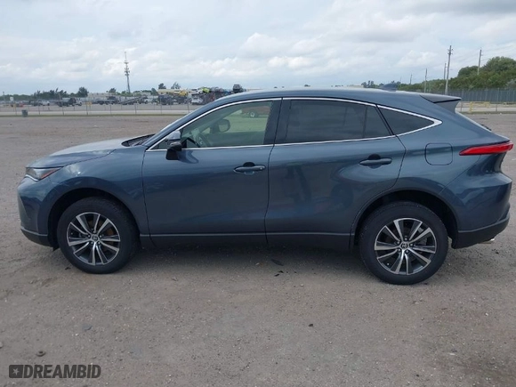 2022 Toyota Venza LE with VIN JTEAAAAH5NJ095986, listed as a IAAI auction lot 41756039 with NaN miles. Bid and sale history available at carsss.com. Image 14.