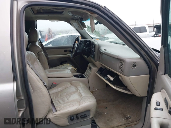 2002 Chevrolet Suburban Z71 with VIN 3GNFK16ZX2G278927, listed as a IAAI auction lot 41457820 with 210,134 mi miles. Bid and sale history available at carsss.com. Image 5.
