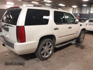 2007 Cadillac Escalade z VIN 1GYFK63837R238451, wystawiony jako IAAI lot #42368857 z przebiegiem 182 030 mil mil oraz . Historia ofert i sprzedaży dostępna na DreamBid. Obrazek 4.