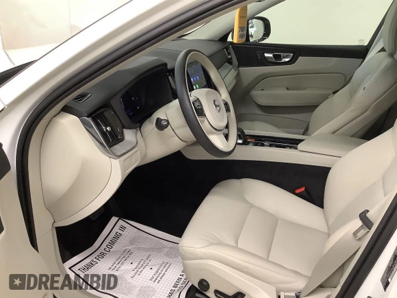2024 Volvo XC60 Plus Dark Theme z VIN YV4L12RL7R1930548, wystawiony jako IAAI lot #42394524 z przebiegiem 3 069 mil mil oraz . Historia ofert i sprzedaży dostępna na DreamBid. Obrazek 21.
