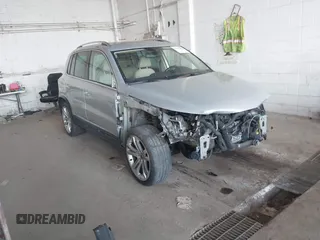 2013 Volkswagen Tiguan SEL z VIN WVGBV7AX2DW557134, wystawiony jako IAAI lot #42431396 z przebiegiem 160 692 mil mil oraz . Historia ofert i sprzedaży dostępna na DreamBid. Obrazek 1.