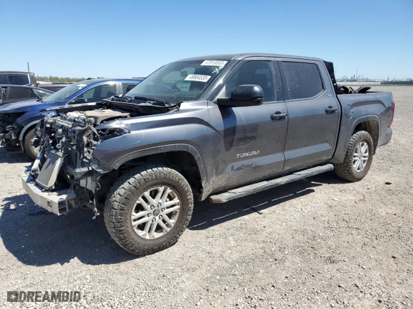 2022 Toyota Tundra 4WD SR5 with VIN 5TFLA5DB2NX011633, listed as a Copart auction lot 49884535 with 60,354 mi miles and Salvage Title. Bid and sale history available at carsss.com. Image 1.
