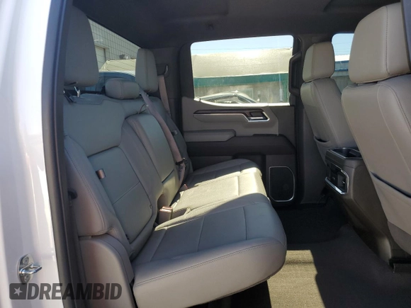 2023 GMC Sierra 1500 SLT z VIN 3GTUUDE83PG267733, wystawiony jako Copart lot #61530004 z przebiegiem 21 446 mil mil oraz Szkoda całkowita • Salvage title. Historia ofert i sprzedaży dostępna na DreamBid. Obrazek 10.