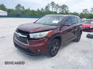 2016 Toyota Highlander XLE z VIN 5TDKKRFH2GS167956, wystawiony jako IAAI lot #42170195 z przebiegiem 142 181 mil mil oraz . Historia ofert i sprzedaży dostępna na DreamBid. Obrazek 2.