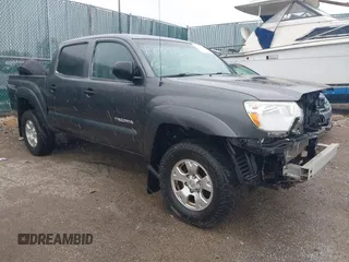 2015 Toyota Tacoma with VIN 3TMLU4EN5FM197086, listed as a IAAI auction lot 40648415 with 108,514 mi miles. Bid and sale history available at carsss.com. Image 1.