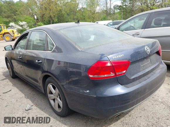 2013 Volkswagen Passat SE z VIN 1VWBP7A36DC033947, wystawiony jako IAAI lot #41943108 z przebiegiem 216 898 mil mil oraz . Historia ofert i sprzedaży dostępna na DreamBid. Obrazek 3.