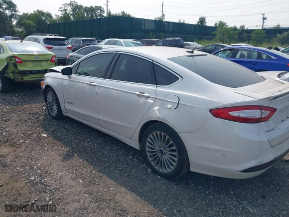2014 Ford Fusion Titanium Hybrid with VIN 3FA6P0RU0ER329063, listed as a IAAI auction lot 40072913 with 210,274 mi miles. Bid and sale history available at carsss.com. Image 3.