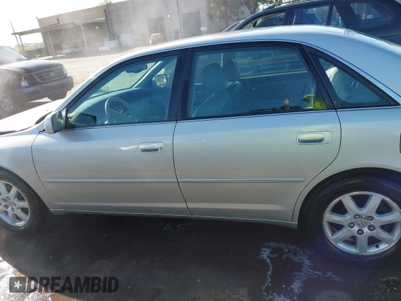 2001 Toyota Avalon XL z VIN 4T1BF28B51U189775, wystawiony jako IAAI lot #41970356 z przebiegiem 247 969 mil mil oraz . Historia ofert i sprzedaży dostępna na DreamBid. Obrazek 15.
