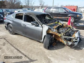 2024 Lexus ES 350 z VIN 58ADZ1B14RU182685, wystawiony jako IAAI lot #41758714 z przebiegiem Nie podano mil oraz . Historia ofert i sprzedaży dostępna na DreamBid. Obrazek 1.