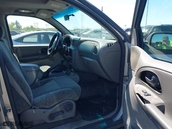 2002 Chevrolet TrailBlazer LTZ with VIN 1GNDS13S522398531, listed as a IAAI auction lot 42047803 with 243,574 mi miles. Bid and sale history available at carsss.com. Image 5.