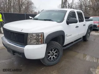 2007 Chevrolet Silverado 1500 LT w/1LT with VIN 3GCEK13397G532557, listed as a IAAI auction lot 41500202 with 216,911 mi miles. Bid and sale history available at carsss.com. Image 17.
