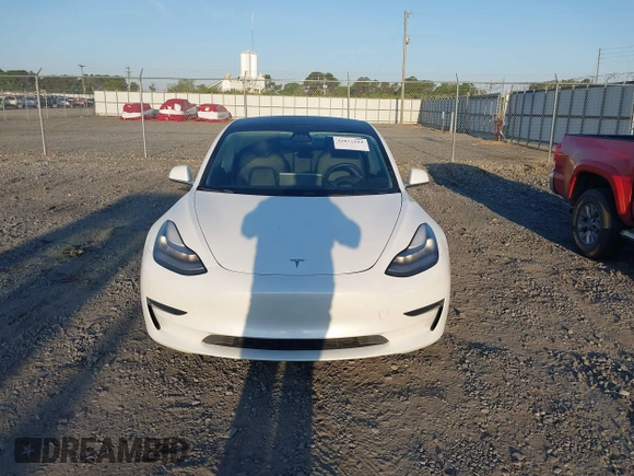 2019 Tesla Model 3 Mid Range z VIN 5YJ3E1EA8KF464681, wystawiony jako IAAI lot #42072104 z przebiegiem 83 451 mil mil oraz . Historia ofert i sprzedaży dostępna na DreamBid. Obrazek 12.