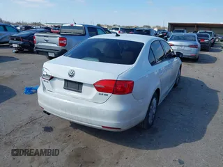 2011 Volkswagen Jetta Sedan SE w/Convenience & Sunroof with VIN 3VWDX7AJ4BM305463, listed as a IAAI auction lot 41621670 with 96,087 mi miles. Bid and sale history available at carsss.com. Image 4.