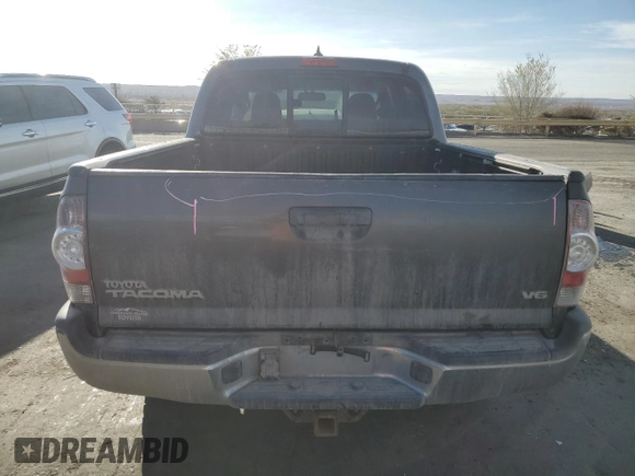 2015 Toyota Tacoma z VIN 3TMLU4EN3FM165978, wystawiony jako Copart lot #49920255 z przebiegiem 134 974 mil mil oraz Szkoda całkowita • Salvage title. Historia ofert i sprzedaży dostępna na DreamBid. Obrazek 6.
