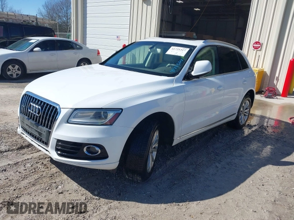 2014 Audi Q5 Premium Plus with VIN WA1LFAFP1EA051704, listed as a IAAI auction lot 41725317 with 136,084 mi miles. Bid and sale history available at carsss.com. Image 17.