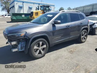 2019 Jeep Cherokee Limited z VIN 1C4PJMDX1KD197654, wystawiony jako Copart lot #54679905 z przebiegiem 116 634 mil mil oraz Szkoda całkowita • Salvage title. Historia ofert i sprzedaży dostępna na DreamBid. Obrazek 1.