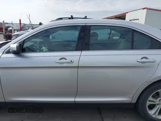 2015 Ford Taurus SEL z VIN 1FAHP2E88FG133328, wystawiony jako IAAI lot #42179649 z przebiegiem 127 171 mil mil oraz . Historia ofert i sprzedaży dostępna na DreamBid. Obrazek 14.