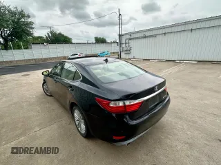 2013 Lexus ES 4dr Sdn with VIN JTHBK1GG9D2074280, listed as a Copart auction lot 55184425 with 232,217 mi miles and Clean Title. Bid and sale history available at carsss.com. Image 3.