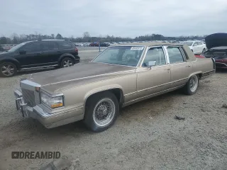 1990 Cadillac Brougham z VIN 1G6DW54Y1LR710024, wystawiony jako Copart lot #88406975 z przebiegiem 183 170 mil mil oraz Tytuł czysty. Historia ofert i sprzedaży dostępna na DreamBid. Obrazek 1.