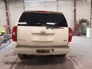 2009 Chevrolet Tahoe LTZ z VIN 1GNFK33049R213387, wystawiony jako IAAI lot #42011796 z przebiegiem Nie podano mil oraz . Historia ofert i sprzedaży dostępna na DreamBid. Obrazek 16.