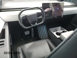 2024 Tesla Cybertruck z VIN 7G2CEHED6RA008055, wystawiony jako Copart lot #73744744 z przebiegiem 823 mil mil oraz Szkody całkowita. Historia ofert i sprzedaży dostępna na DreamBid. Obrazek 8.