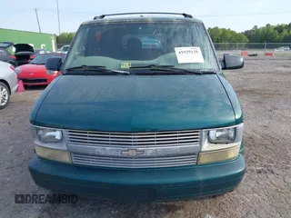 2000 Chevrolet Astro with VIN 1GNEL19W6YB156223, listed as a IAAI auction lot 41929128 with 149,052 mi miles. Bid and sale history available at carsss.com. Image 6.