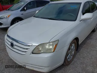 2005 Toyota Avalon XL z VIN 4T1BK36B35U008098, wystawiony jako IAAI lot #42361400 z przebiegiem 248 551 mil mil oraz . Historia ofert i sprzedaży dostępna na DreamBid. Obrazek 6.
