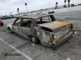 1988 Cadillac DeVille z VIN 1G6CD5155J4224547, wystawiony jako Copart lot #42850345 z przebiegiem Nie podano mil oraz Nie do naprawy • Non repairable. Historia ofert i sprzedaży dostępna na DreamBid. Obrazek 2.