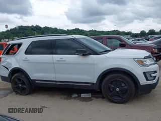 2017 Ford Explorer XLT z VIN 1FM5K8DH8HGC24324, wystawiony jako IAAI lot #42513961 z przebiegiem 119 697 mil mil oraz . Historia ofert i sprzedaży dostępna na DreamBid. Obrazek 14.