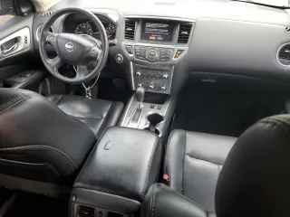 2017 Nissan Pathfinder SV z VIN 5N1DR2MN9HC608890, wystawiony jako Copart lot #59191845 z przebiegiem 136 270 mil mil oraz Szkoda całkowita • Salvage title. Historia ofert i sprzedaży dostępna na DreamBid. Obrazek 8.