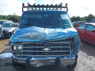 1995 Chevrolet Chevy Van z VIN 1GNEG25Z4SF221421, wystawiony jako IAAI lot #42003616 z przebiegiem 196 007 mil mil oraz . Historia ofert i sprzedaży dostępna na DreamBid. Obrazek 12.