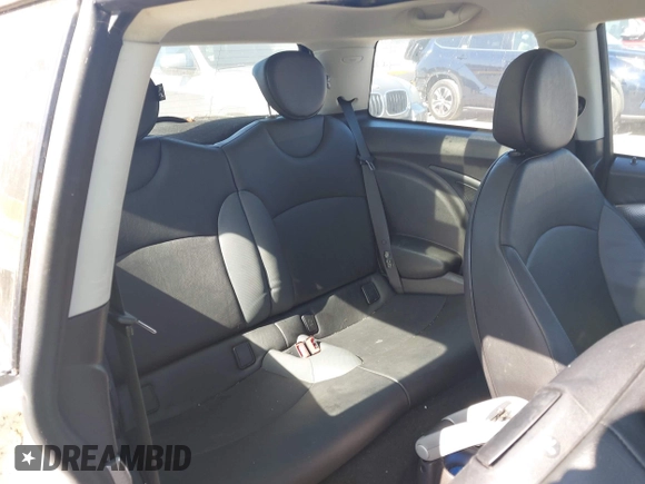 2007 MINI Hardtop S с VIN WMWMF73537TL92266, выставлен на аукционе IAAI как лот 42532567 с пробегом 161 717 миль миль и . История ставок и продаж доступна на DreamBid. Изображение 8.