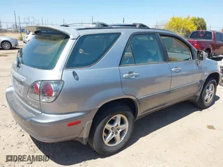 2001 Lexus RX 300 with VIN JTJGF10U610103458, listed as a IAAI auction lot 42013713 with 211,186 mi miles. Bid and sale history available at carsss.com. Image 4.