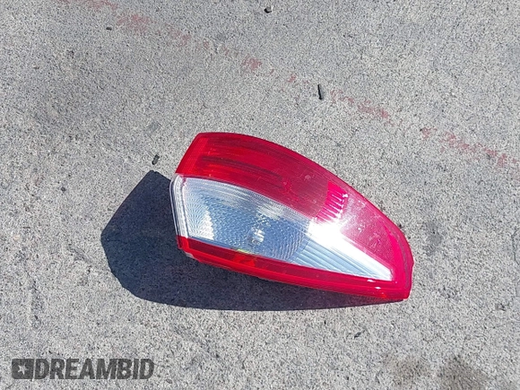 2019 Ford Fiesta SE z VIN 3FADP4BJ6KM143891, wystawiony jako IAAI lot #42244796 z przebiegiem 62 143 mil mil oraz . Historia ofert i sprzedaży dostępna na DreamBid. Obrazek 12.