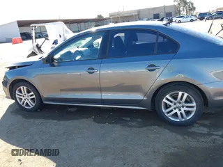 2015 Volkswagen Jetta Sedan 2.0L TDI SEL with VIN 3VWLA7AJ4FM233246, listed as a IAAI auction lot 41692861 with 181,623 mi miles. Bid and sale history available at carsss.com. Image 14.