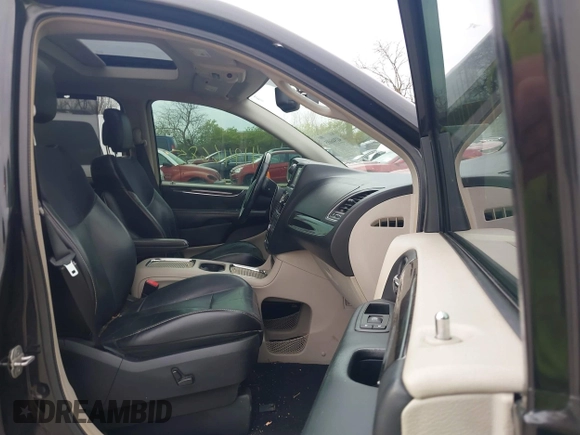 2013 Chrysler Town & Country Limited with VIN 2C4RC1GG2DR595808, listed as a IAAI auction lot 41946685 with 185,579 mi miles. Bid and sale history available at carsss.com. Image 5.