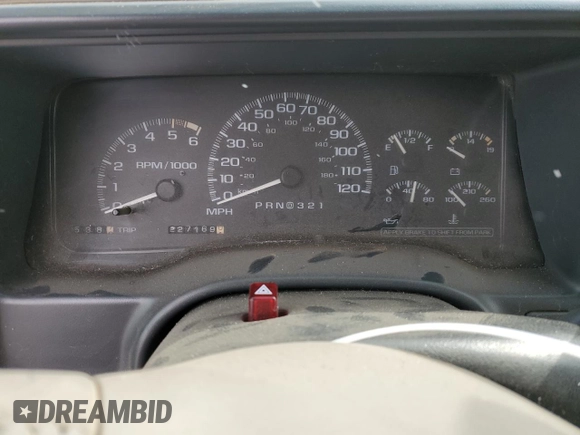 2000 GMC Denali z VIN 1GKEK13R0YR151206, wystawiony jako Copart lot #45600725 z przebiegiem 227 169 mil mil oraz Czysty tytuł • Clean title. Historia ofert i sprzedaży dostępna na DreamBid. Obrazek 9.