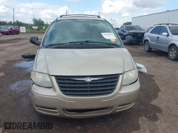 2006 Chrysler Town & Country SWB with VIN 1A4GP45R66B594898, listed as a IAAI auction lot 41128710 with 195,062 mi miles. Bid and sale history available at carsss.com. Image 13.