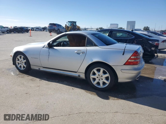 2001 Mercedes-Benz SLK 230 Kompressor z VIN WDBKK49F11F220665, wystawiony jako Copart lot #88078025 z przebiegiem 67 564 mil mil oraz Szkoda całkowita • Salvage title. Historia ofert i sprzedaży dostępna na DreamBid. Obrazek 2.