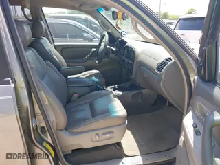 2006 Toyota Sequoia SR5 with VIN 5TDZT34A96S272197, listed as a IAAI auction lot 41991038 with 264,727 mi miles. Bid and sale history available at carsss.com. Image 5.