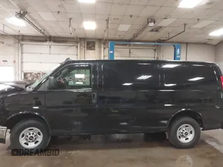 2019 GMC Savana Cargo z VIN 1GTW7AFG3K1152819, wystawiony jako IAAI lot #40154108 z przebiegiem 137 931 mil mil oraz . Historia ofert i sprzedaży dostępna na DreamBid. Obrazek 15.