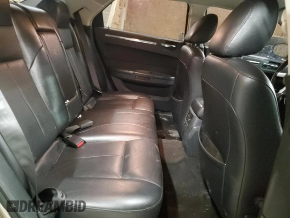 2009 Chrysler 300 z VIN 2C3KK53V69H586188, wystawiony jako Copart lot #50994545 z przebiegiem 157 861 mil mil oraz Szkoda całkowita • Salvage title. Historia ofert i sprzedaży dostępna na DreamBid. Obrazek 10.