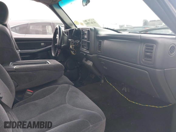 2000 GMC New Sierra 1500 SLE with VIN 1GTEC14T4YE363679, listed as a IAAI auction lot 41467204 with 150,724 mi miles. Bid and sale history available at carsss.com. Image 5.