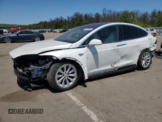 2016 Tesla Model X 70D z VIN 5YJXCAE26GF004233, wystawiony jako Copart lot #58378805 z przebiegiem 90 133 mil mil oraz Szkody całkowita. Historia ofert i sprzedaży dostępna na DreamBid. Obrazek 1.