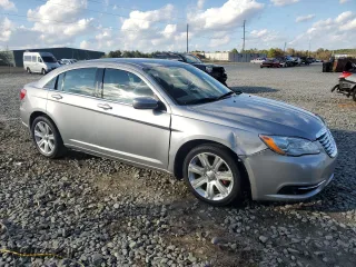 2013 Chrysler 200 LX with VIN 1C3CCBAB8DN660221, listed as a Copart auction lot 87164134 with 111,220 mi miles and Salvage Title. Bid and sale history available at carsss.com. Image 4.