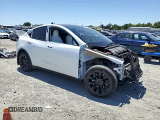 2024 Tesla Model Y Long Range with VIN 7SAYGDEE4RF054753, listed as a Copart auction lot 57989375 with 21,394 mi miles and Salvage title. Bid and sale history available at DreamBid. Image 4.
