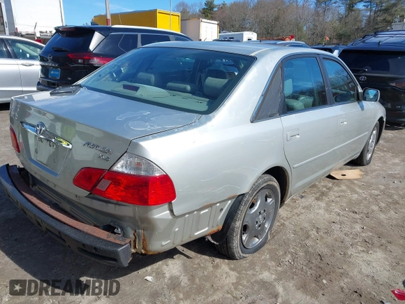 2004 Toyota Avalon XL z VIN 4T1BF28B64U340420, wystawiony jako IAAI lot #41753265 z przebiegiem 173 302 mil mil oraz . Historia ofert i sprzedaży dostępna na DreamBid. Obrazek 4.